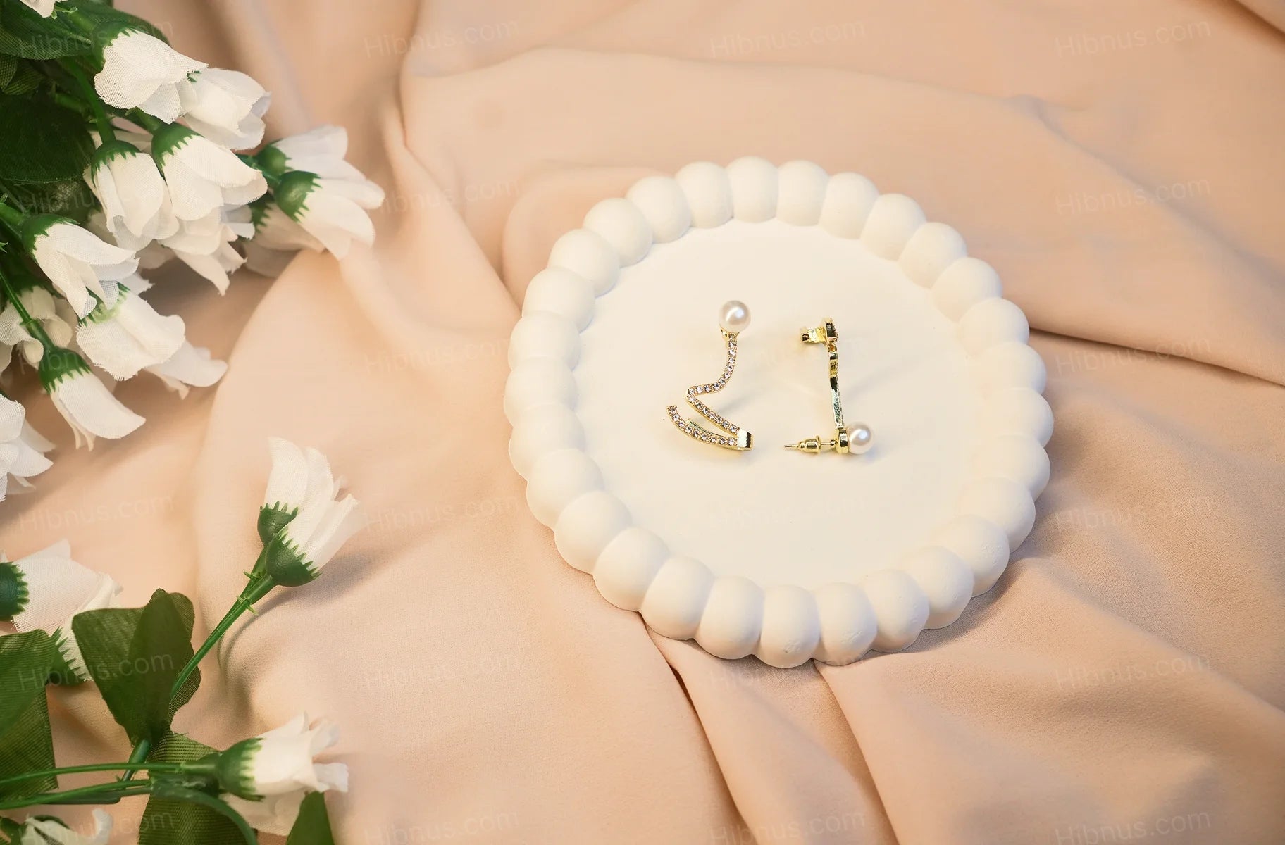 Korean pearl diamond wavy fashion earrings