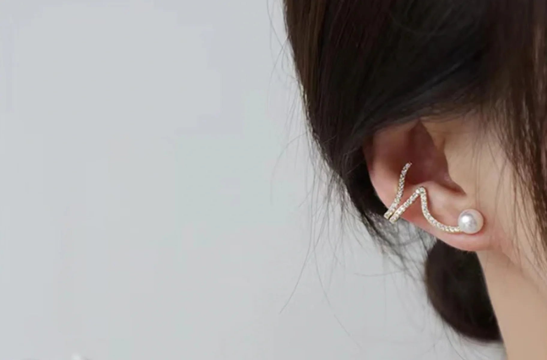 Korean pearl diamond wavy fashion earrings