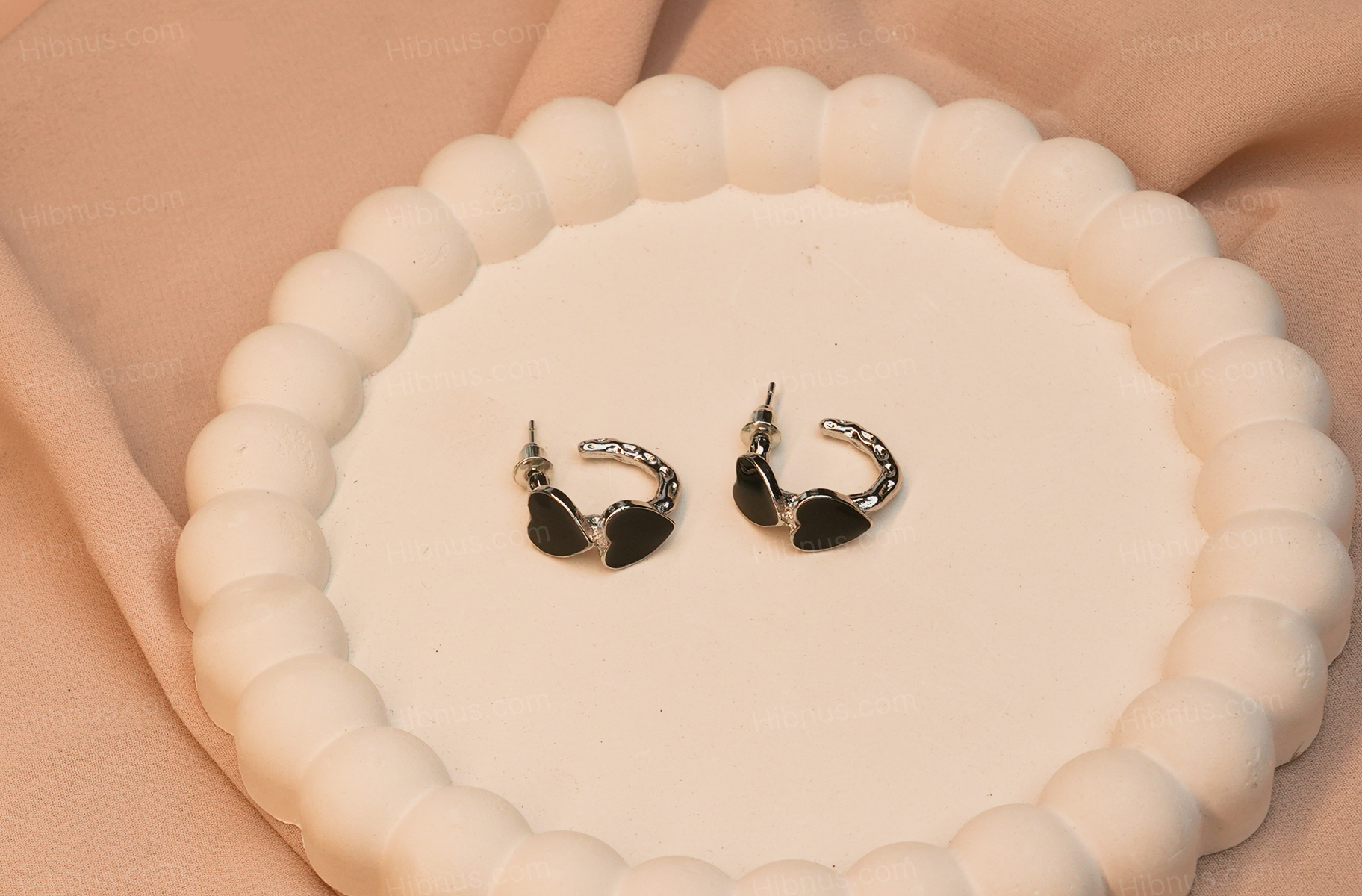 Black spade sweetheart drip glaze love earrings