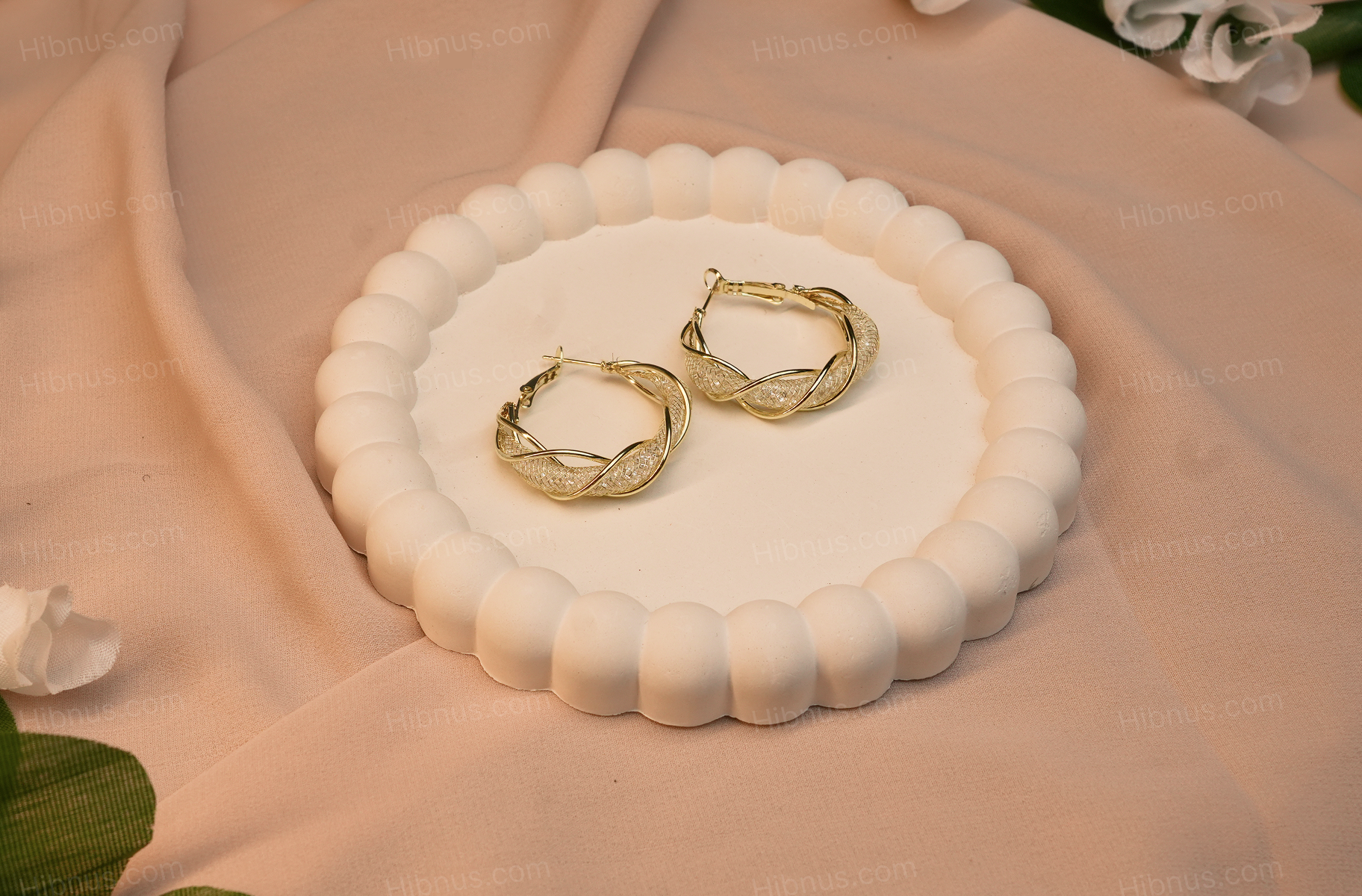 Small design winding metal earrings