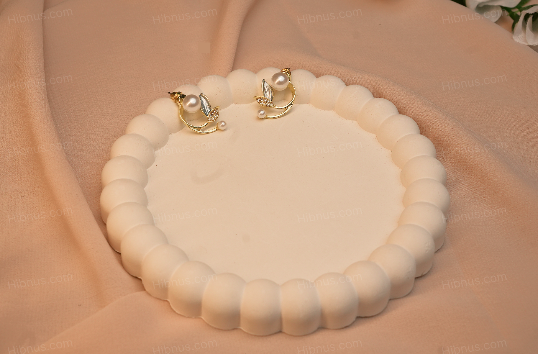 Korean pearl small leaf spring and summer earrings