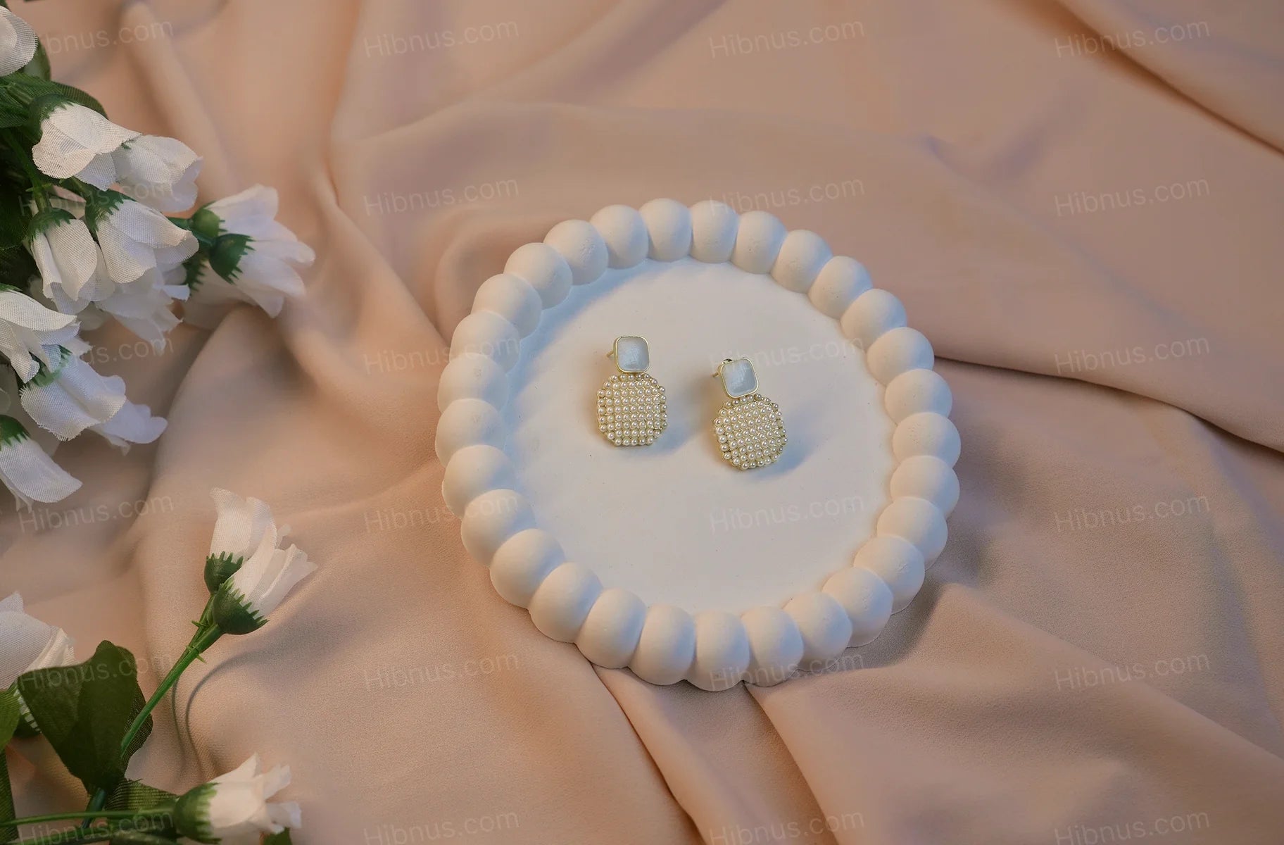 Retro square pearl earrings