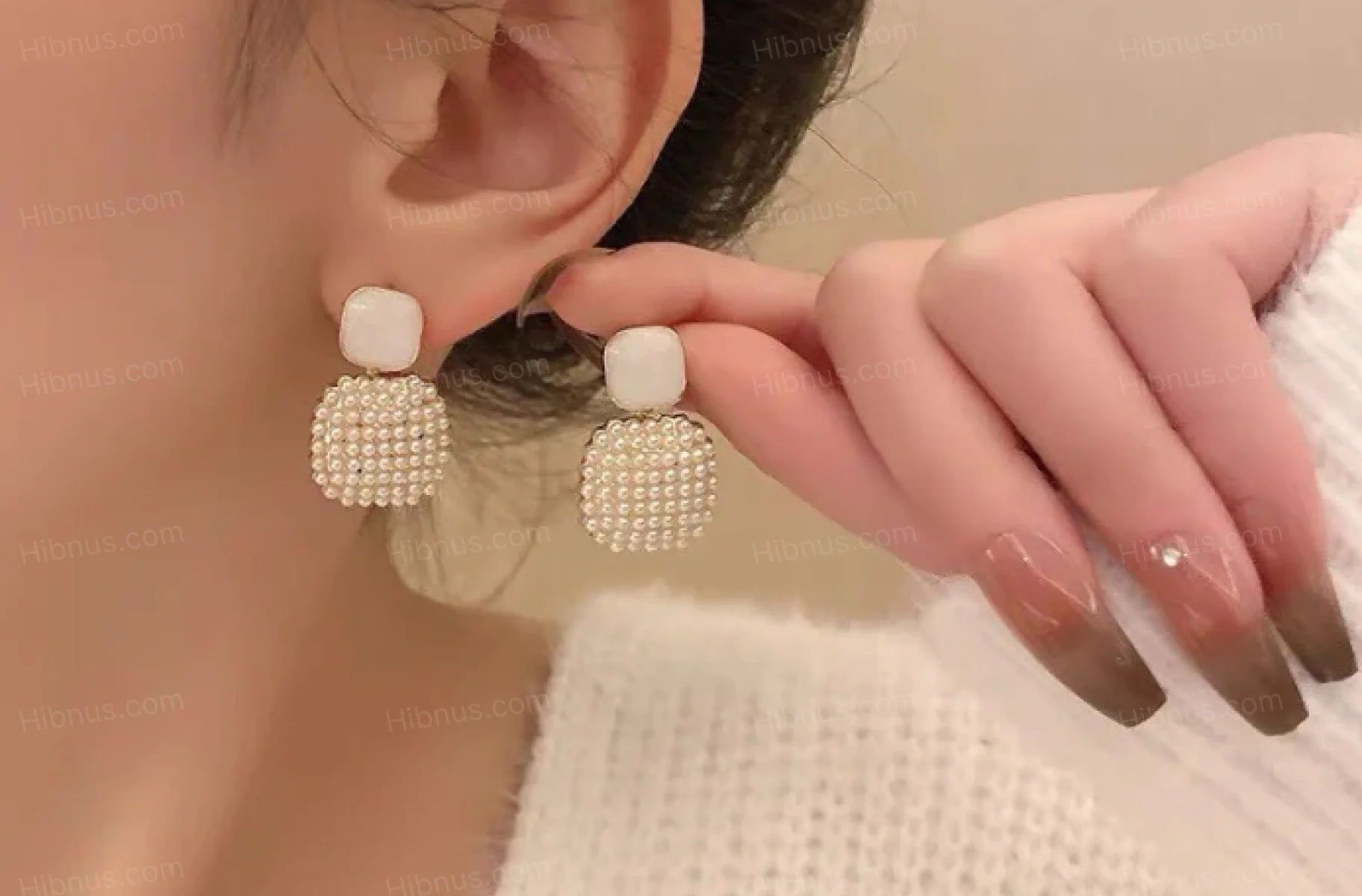 Retro square pearl earrings