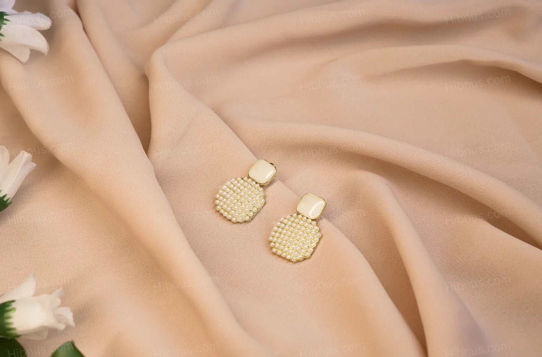 Retro square pearl earrings