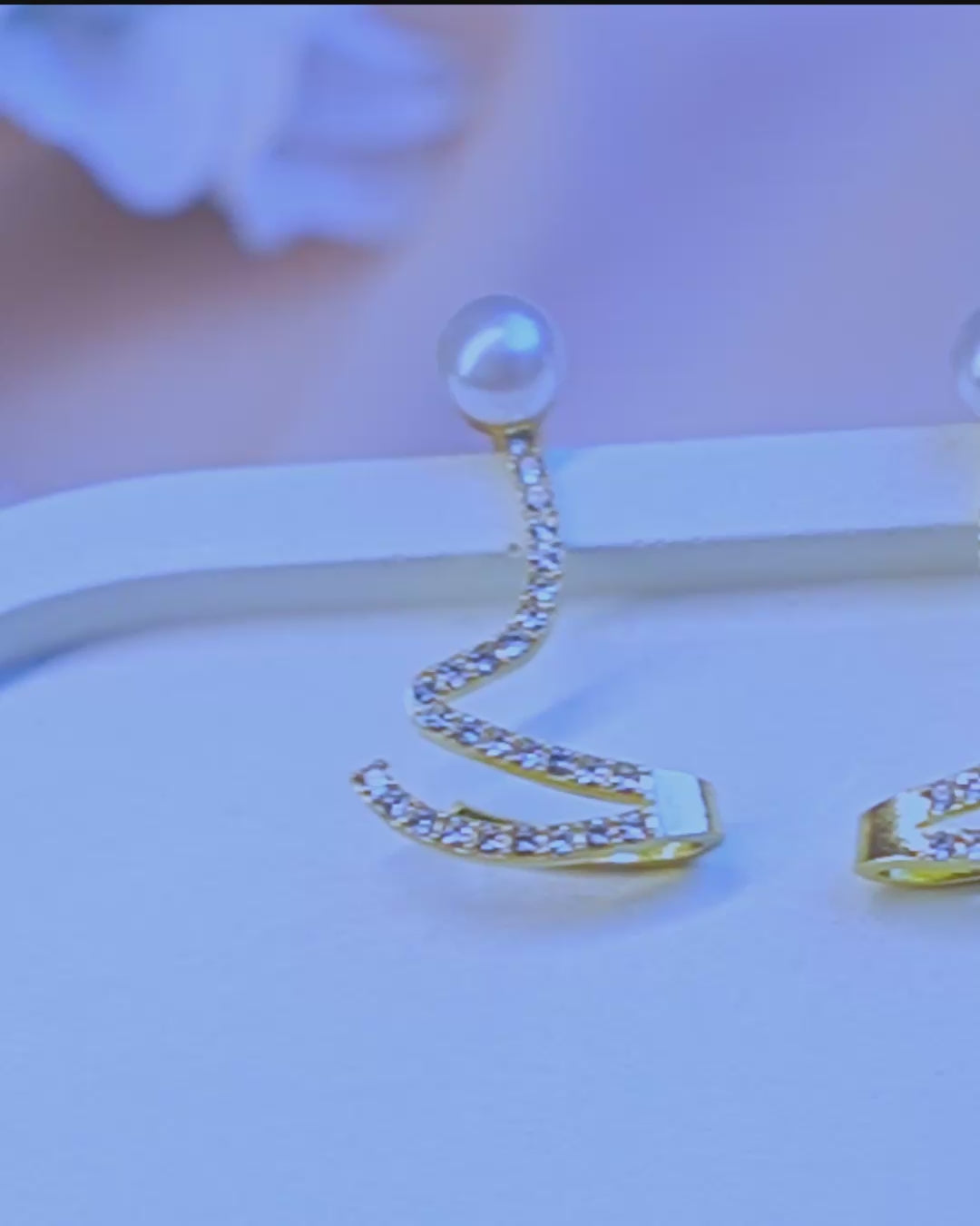 Korean pearl diamond wavy fashion earrings